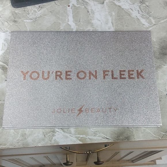 Jolie beauty eyeshadow pallet - Picture 2 of 3